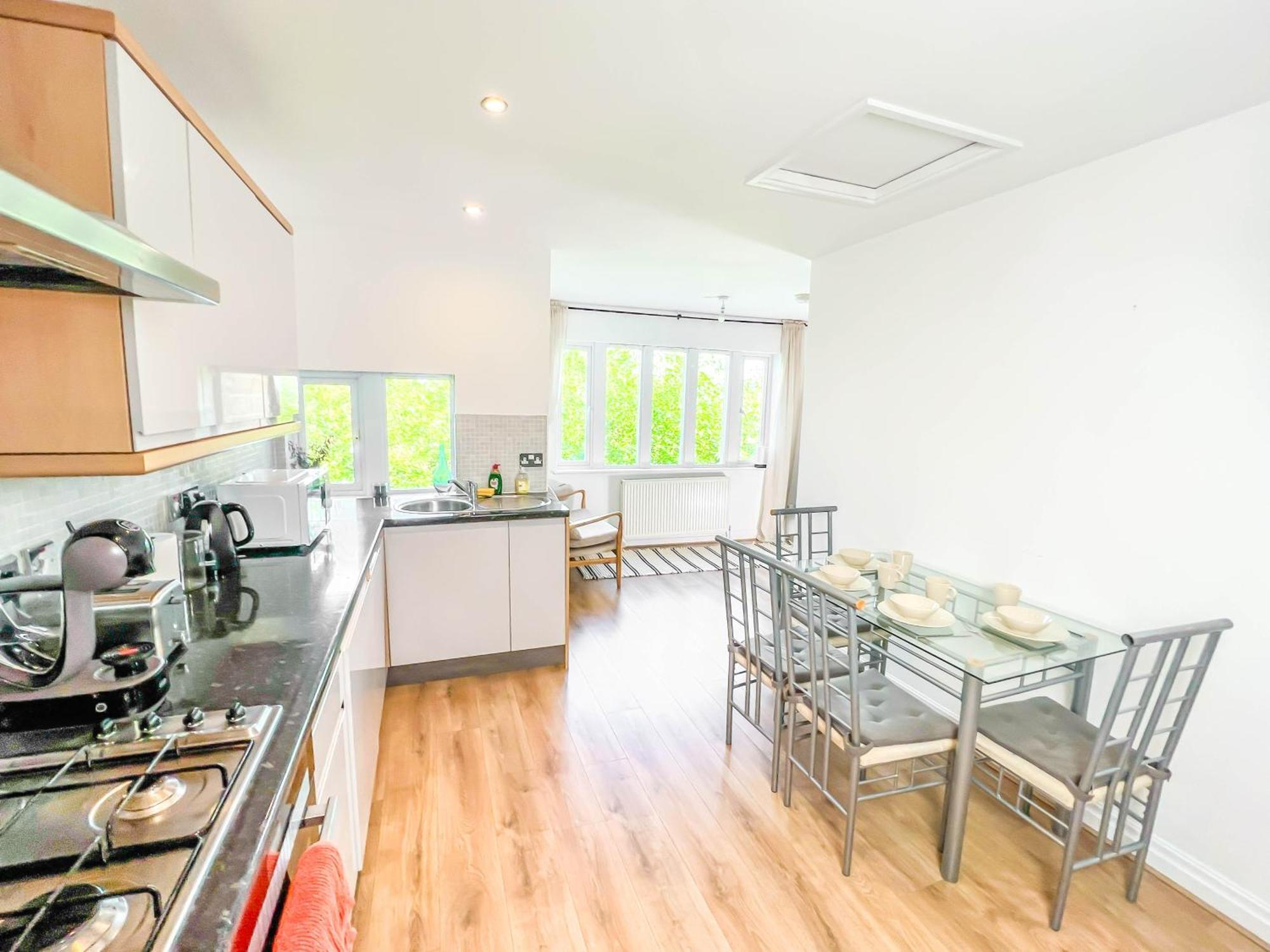 2 Bed - 2 Bath - Duplex Apartment Next To Lbu-Headingley Centre-Ycc Arena-Families-Relocators Meanwood Bagian luar foto